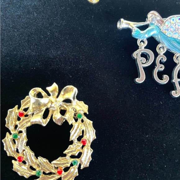 Vtg Christmas Brooches from 70’s and 80’s. Unbranded. Lot of 6 - Picture 6 of 7